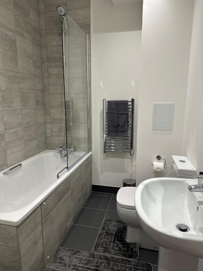 Sleek & Stylish Apartment By Dh Aparthotels Peterborough Exterior foto